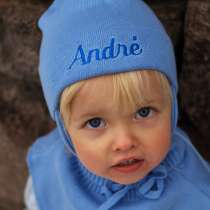 Mössa, vantar och polokrage i ett tredelat sett